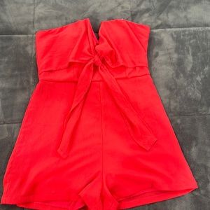 Guess romper color orange red